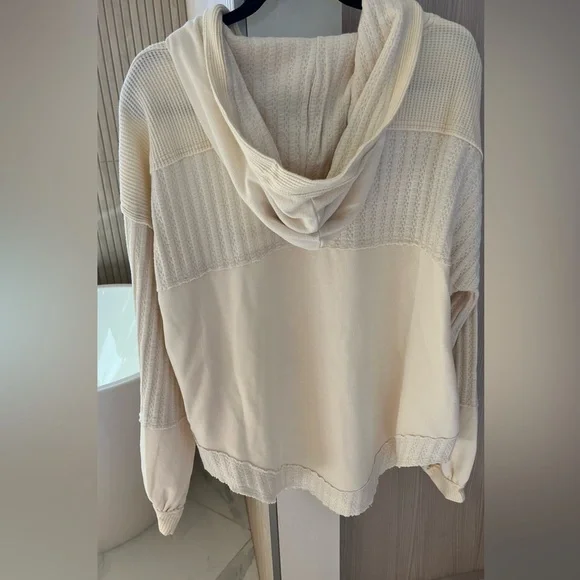 NWT Oli & Hali hoodie top size medium - Picture 3 of 7